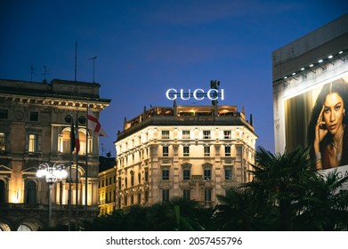 Parat vogn dybt Gucci store Images, Stock Photos & Vectors | Shutterstock