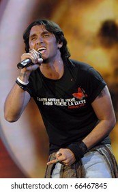 MILANO, ITALY - JUN 07: Fabrizio Moro During The Italian Tv Show 'Festivalbar' On June 07, 2007 In Milan, Italy