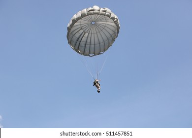 Military Parachuting 
