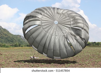 Military parachuting 