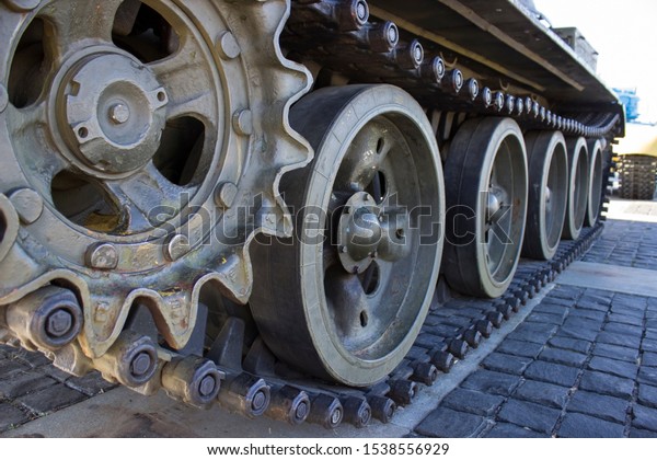 military tank parts\
caterpillar with wheel