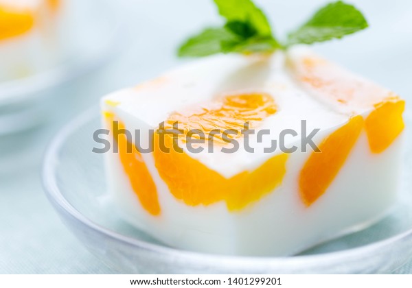 Milk Agar Jelly with\
Mandarin Orange