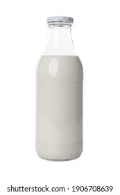 bouteille de lait isolée et découpée sur fond blanc. tournage horizontal en studio