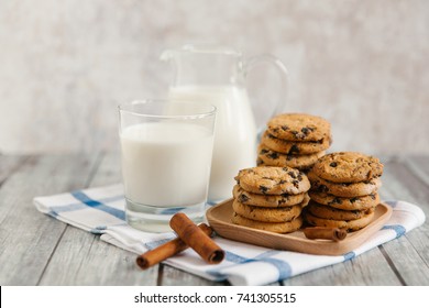 Milk And Chocolate Cookies