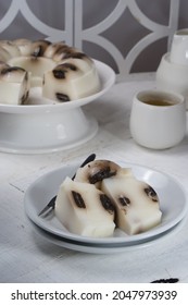 Milk Pudding.  Pudding Is A Dessert That Is Generally Made From Seaweed Extract Or Jelly, Then Given Various Other Ingredients Like Milk, Chocolate Or Fruits , So That It Becomes A Delicious Dessert