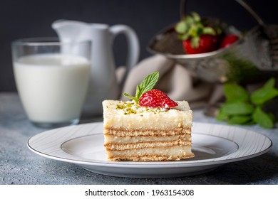 Milk Semolina Dessert With Biscuits (Turkish Name; Sutlu Irmik Tatlisi)