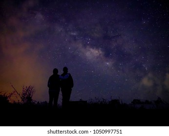 Silhouettes Couple Man Woman Night Stars: Stock-Vektorgrafik