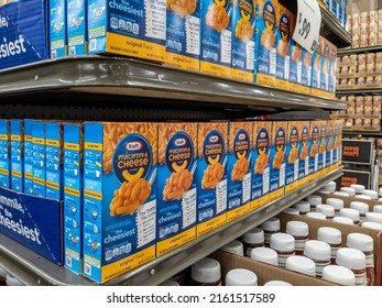 Mill Creek, WA USA - Circa May 2022: Angled View Of Kraft Macaroni And Cheese Boxes On The End Cap Of A Town And Country Grocery Store.