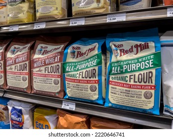 Mill Creek, WA USA - Circa September 2022: Close Up View Of Bob's Red Mill Brand Flour For Sale Inside A Town And Country Market.