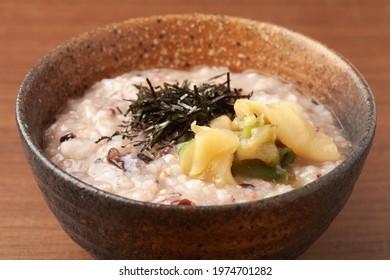 Millet rice porridge with Zha cai and  seaweed