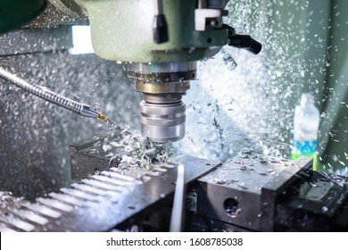 The Milling Machine Grinding Metal Parts