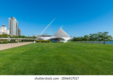 The Milwaukee Art Museum and Lakefront - Shutterstock ID 2046417017