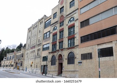 Milwaukee, Wisconsin / USA - Jan 11, 2020: E. Miller Brewhouse Building With Empty Streets And Green Light