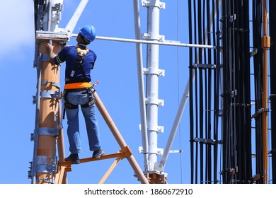 1,594 Cell Tower Worker Images, Stock Photos & Vectors | Shutterstock