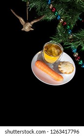 Mince Pie And Drink For Father Christmas. Carrot For The Reindeer. Food Left Under The Tree On Xmas Eve. Thank You Santa Snack.