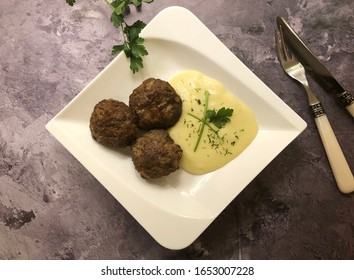 Minced meat patties, also rissoles with mashed potatoes and herbs.