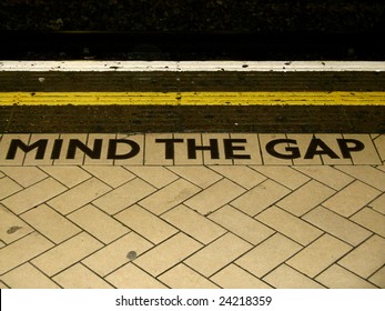 Mind Gap London Underground Stock Photo 24218359 | Shutterstock