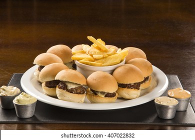 Mini Burger Sliders With Cheese