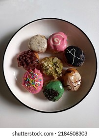 Mini Donuts With A Variety Of Appetizing Toppings Are Delicious Almonds Chocolate Cruch Strawberry Glaze Matcha Vanilla, Soft And Sweet Just Right. Made Using Quality Food Ingredients.


