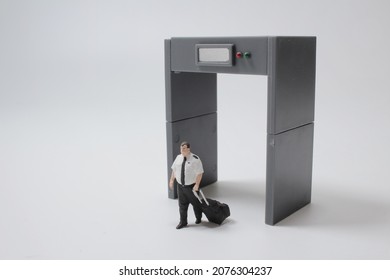 The Mini Of Figure Captain Pass The Security Gate