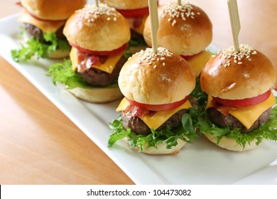 Mini Hamburgers, Mini Burgers, Party Food, Finger Food, Sliders