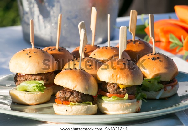 mini\
hamburgers, mini burgers, party food, finger\
food