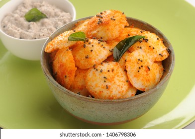 Mini Idli Fry With Coconut Chutney 