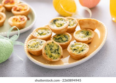Mini quiches with spinach for Easter brunch, quiche florentine