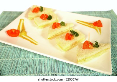 Mini sandwich with white bread and vegetables