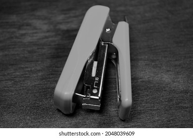 Mini Stapler With Ten Pins Capacity