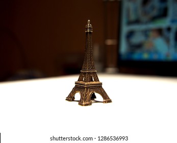 Mini statue of Eiffel tower     