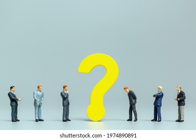 915 Miniature people questions Images, Stock Photos & Vectors ...