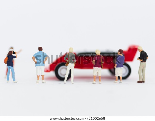 Miniature people: Photographer take a photo of
car ecology power by solar cell using as background business,
transportation
concept.