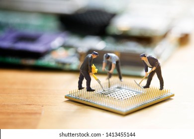 Miniature People Repair Cpu Board,teamwork And Technology 