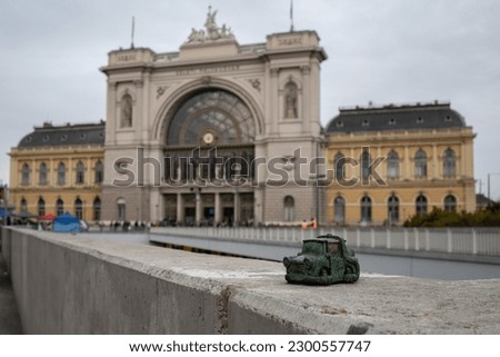 Miniature statue, in Keleti pályaudvar, Budapest