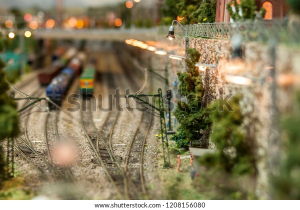 moving train set