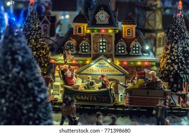 3,903 Christmas Train Station Images, Stock Photos & Vectors | Shutterstock