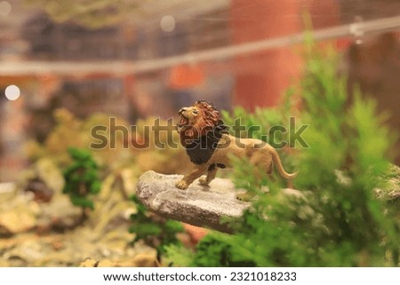 Miniatures of zoo or dioramas of wild animals such as tigers, tigers, elephants, lions and giraffes in natural habits