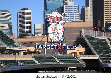 MINNEAPOLIS - APRIL 21: Target Field, the new outdoor stadium of the Minnesota Twins, with skyscrapers towering in the background on April 21, 2010 in Minneapolis, Minnesota.