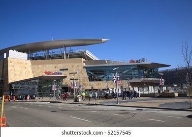 MINNEAPOLIS - APRIL 22: Fans arrive at new Target Field, home of the Minnesota Twins, a ballpark that returns outdoor baseball to the city, on April 22, 2010 in Minneapolis, Minnesota.