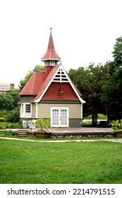 MINNEAPOLIS, MINNESOTA USA - AUGUST 02, 2021: Loring Community Arts Center, One Of The Onsite Original Buildings In Loring Park Near Loring Pond, A Must Visit.