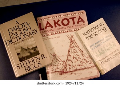 MINNEAPOLIS, MINNESOTA USA - NOVEMBER 10, 2003: Dakota Dictionary Lakota Language Course And Summer In The Spring In The Central Library.