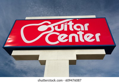 MINNEAPOLIS, MN/USA - MARCH 19, 2017: Guitar Center Retail Store Exterior And Logo. Guitar Center Is The Largest Chain Of Musical Instrument Retailers In The World.