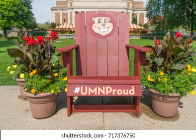 MINNEAPOLIS, MN/USA - SEPTEMBER 10, 2017: Goldy Gopher Mascot Chair And Mall Of The Campus Of The University Of Minnesota.