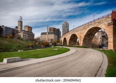 Minneapolis skyline, Stone Arch Bridge, bike path. Minnesota