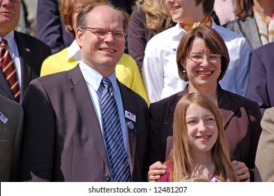 Minnesota Senator Amy Klobuchar With Her Husband And Daughter