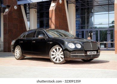 Bentley Continental Flying Spur Imagenes Fotos De Stock Y Vectores Shutterstock