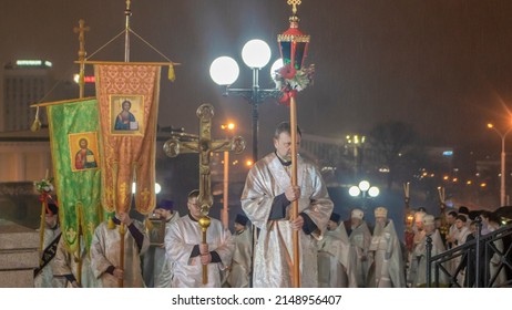 Minsk, Belarus - April 24, 2022: Orthodox Easter Epitaph Procession. Night Procession During The Holy Week. Night Procession In Easter. Worship Concepts.