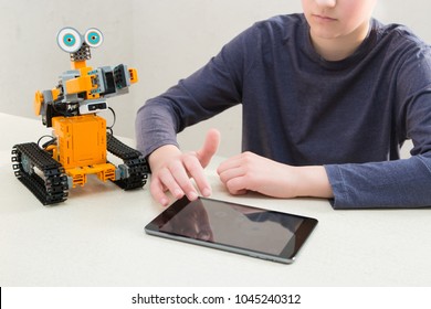 Minsk, Belarus. February, 2018. Teenager Child Schoolboy Programmes Ubtech Jimu Robot On Ipad Apple. Robot For STEM Education At The Classroom. Code The Bot. Robotics. Progressive American Education. 