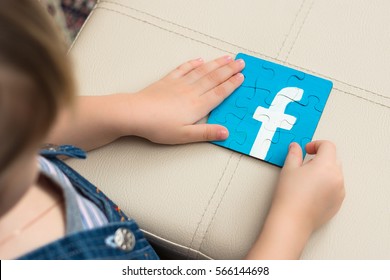 Minsk, Belarus - January 22, 2017: Facebook Logo. Little Girl Drawing On The Puzzles. Handmade. Child Puts Puzzles. Fashion And Famouse Social Network Around The World.